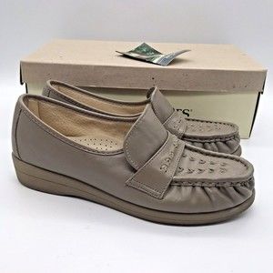 Soft Spots All Day Comfort Taupe Leather Slip On Flats Womens 6.5M  351027 Shoes